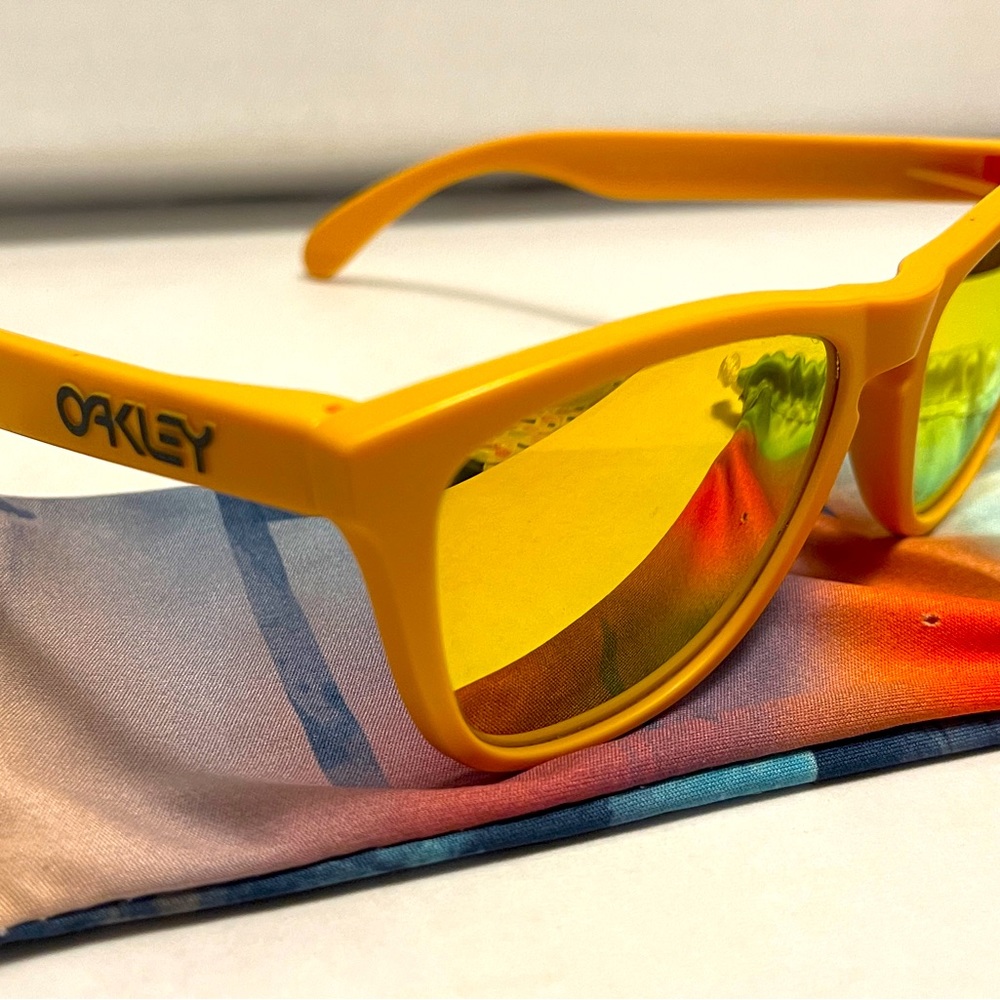 Oakley Frogskins Summit Collection Pikes Gold Sunglasses